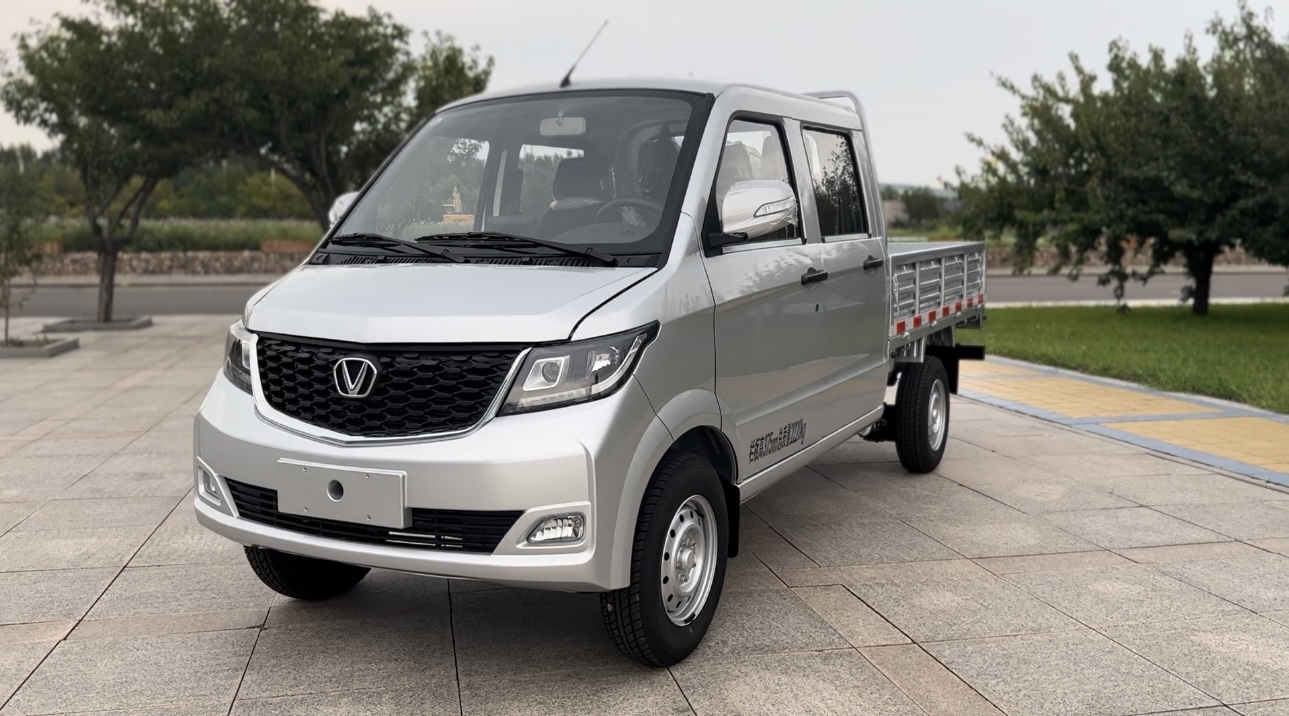 1698303997918654.jpg 2024斑马整车图片-前脸.jpg